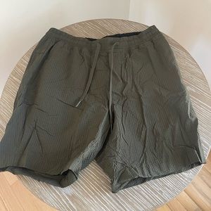 Lululemon Mens Shorts - 9 inch